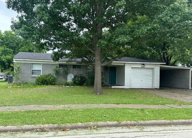 Property at 2601 Woodlawn Dr, Ennis, TX 75119, 3 beds, 1.5 baths