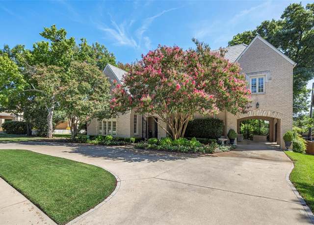 Property at 2321 Medford Ct E, Fort Worth, TX 76109, 4 beds, 2.5 baths