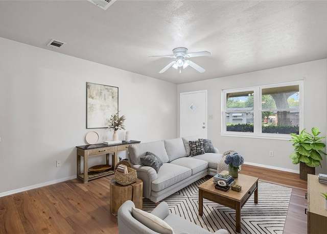Property at 316 Thompson Dr, Saginaw, TX 76179, 3 beds, 1.5 baths