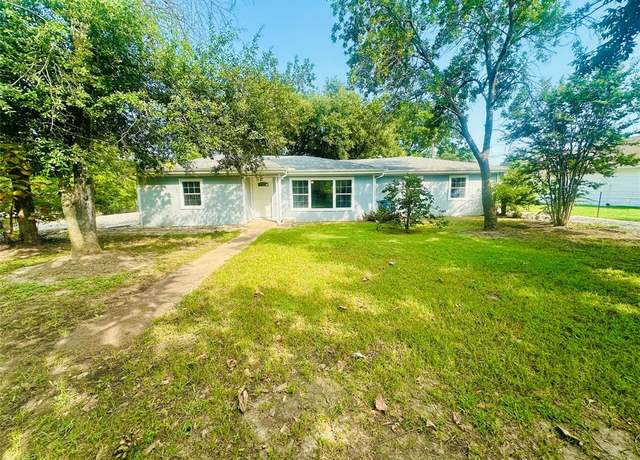 Property at 801 N Hwy 34, Kaufman, TX 75142, 3 beds, 2 baths