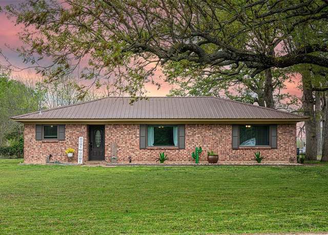 Property at 1017 County Road 15390, Deport, TX 75435, 4 beds, 2 baths