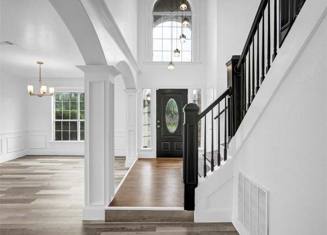 Property at 1623 Caplin Dr, Arlington, TX 76018, 5 beds, 2.5 baths