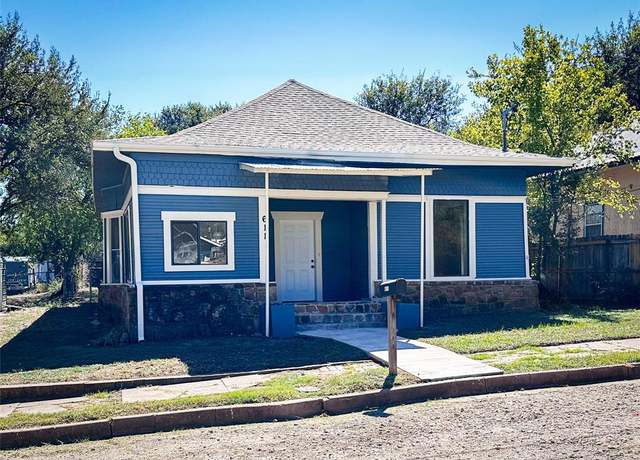 Property at 611 4th St, Mineral Wells, TX 76067, 4 beds, 1 bath