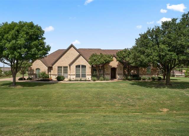 Property at 13801 Melissa Ct, Justin, TX 76247, 4 beds, 3 baths