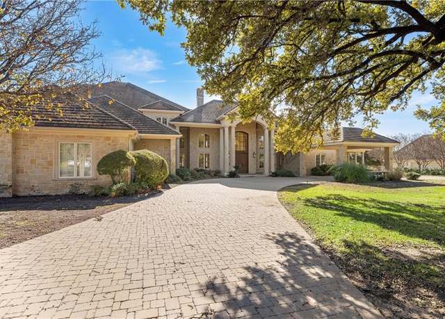 Property at 11 Club Estates Ct, Waco, TX 76710, 4 beds, 5.5 baths