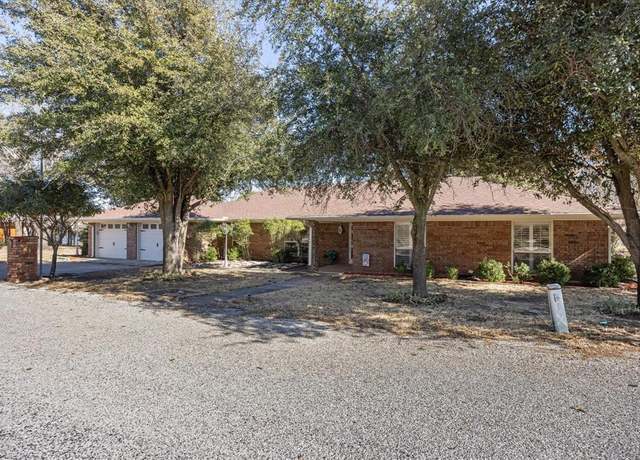 Property at 623 S Harbor Ct, Granbury, TX 76048, 4 beds, 2.5 baths