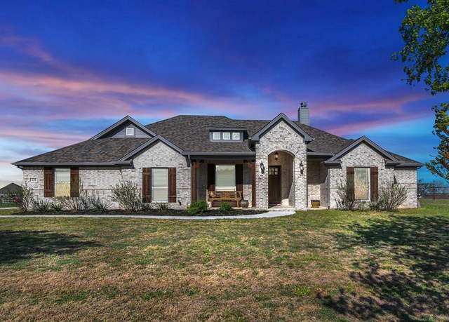 Property at 630 Sanger Dr, Springtown, TX 76082, 4 beds, 3 baths