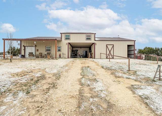 Property at 900 Lookout Pt, Stephenville, TX 76401, 3 beds, 2.5 baths