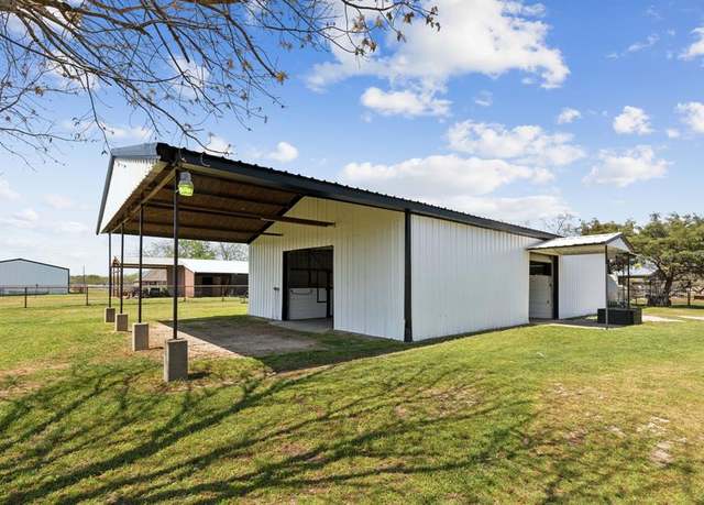 Property at 3079 N Trinity Rd, Denton, TX 76208, 5 beds, 3.5 baths