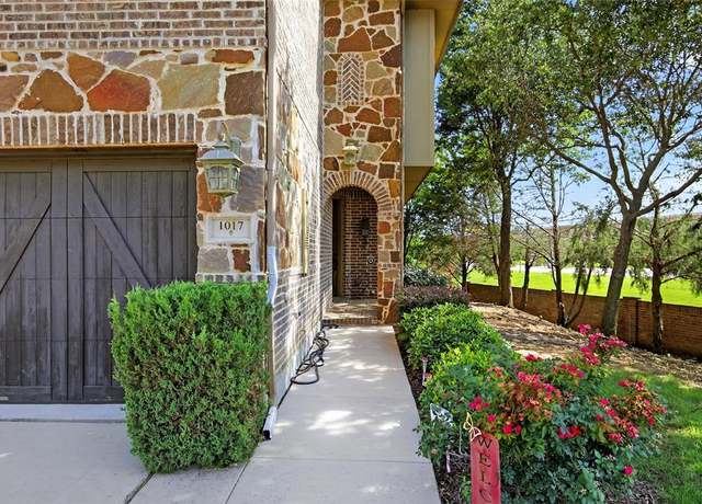 Property at 1017 Brook Hollow Dr, Euless, TX 76039, 3 beds, 2.5 baths