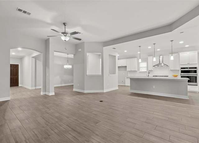 Property at 2700 Wallingford Dr, Mansfield, TX 76084, 5 beds, 3 baths