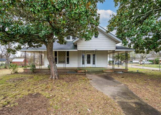Property at 400 E Longview St, Arp, TX 75750, 3 beds, 2 baths
