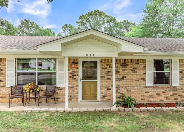 Property at 312 Parkway Ln, Gilmer, TX 75645, 3 beds, 2 baths