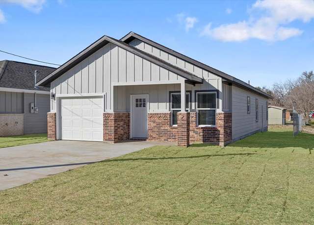 Property at 3200 Poplar St, Greenville, TX 75402, 3 beds, 2 baths