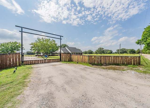Property at 3418 Henderson Dr, Greenville, TX 75402, 4 beds, 3 baths