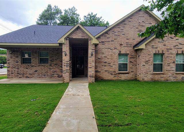 Property at 1305 Dewberry Dr, Wilmer, TX 75172, 3 beds, 2.5 baths