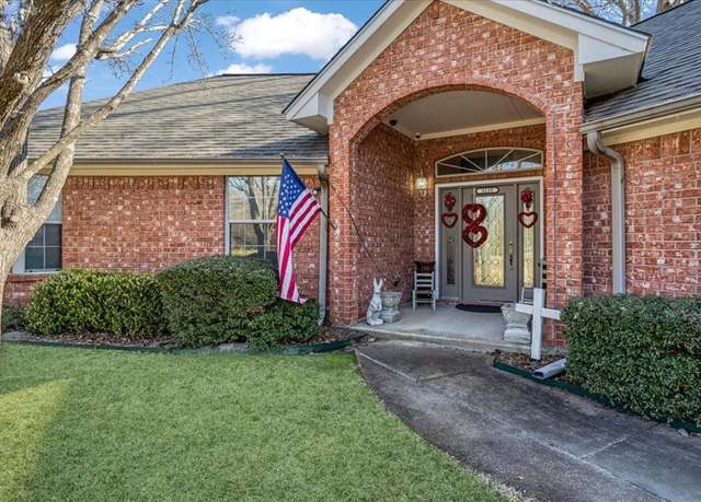 Property at 3135 Woodglen Dr, Commerce, TX 75428, 4 beds, 3 baths