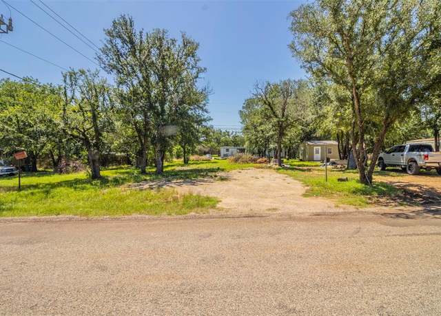 Property at 2803 Cedarhill St, Granbury, TX 76048