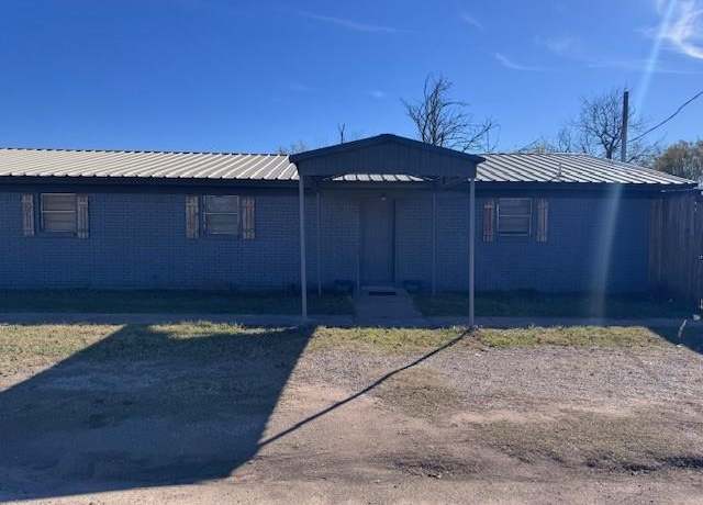 Property at 312 SW Avenue B, Hamlin, TX 79520, 3 beds, 2 baths