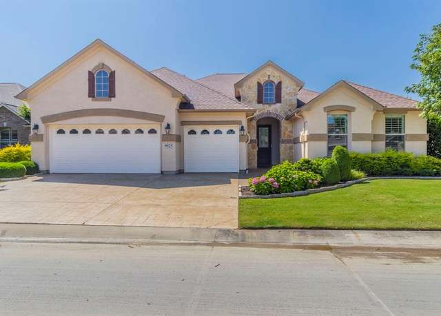 Property at 9525 Crestview Dr, Denton, TX 76207, 3 beds, 2.5 baths