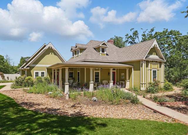 Property at 326 W Liberty St, Pilot Point, TX 76258, 3 beds, 2.5 baths