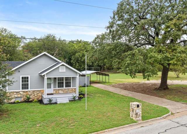 Property at 1007 W Water St, Weatherford, TX 76086, 2 beds, 1 bath