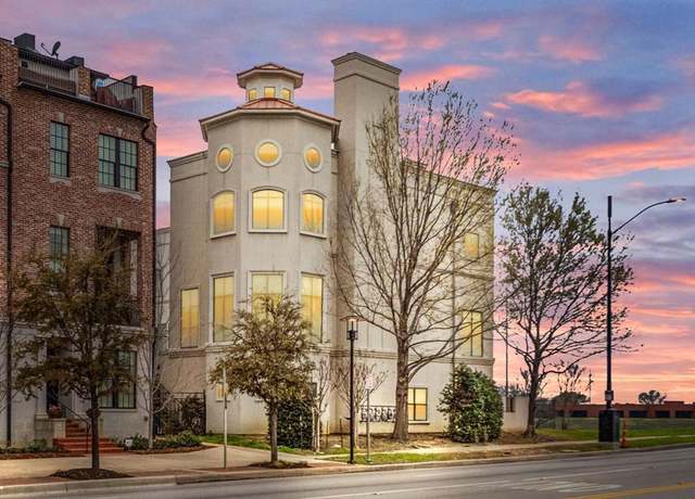 Property at 422 Mills St, Fort Worth, TX 76102, 2 beds, 2.5 baths