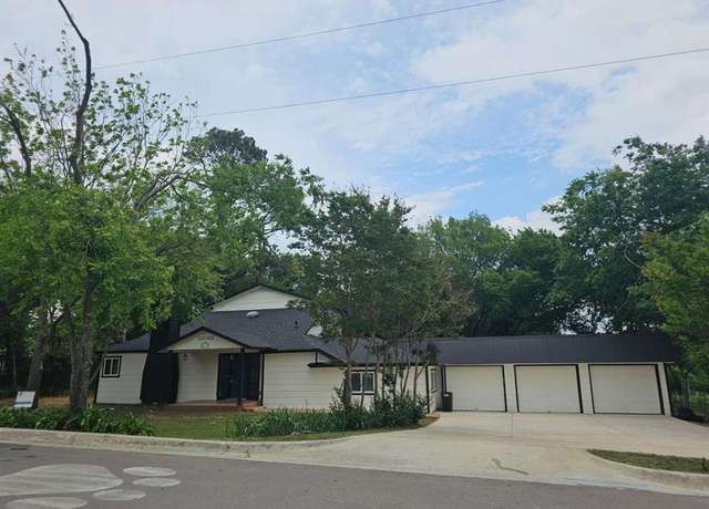 Property at 211 Hickory Ln, Weatherford, TX 76086, 3 beds, 3 baths
