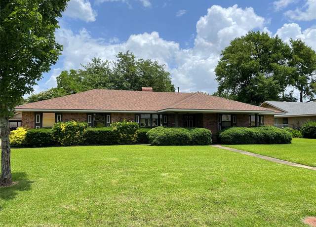 Property at 310 Lancashire Dr, Bossier City, LA 71111, 3 beds, 2 baths
