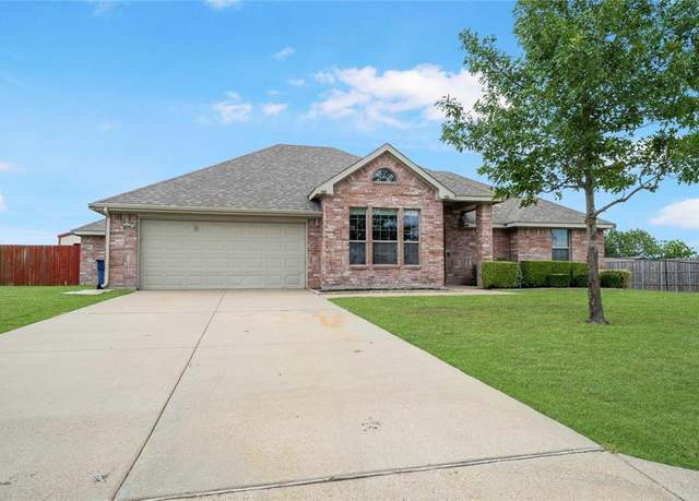 Property at 105 Universal Dr, Fate, TX 75189, 4 beds, 2 baths