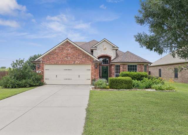 Property at 6806 Bear Ln, Greenville, TX 75402, 4 beds, 3 baths
