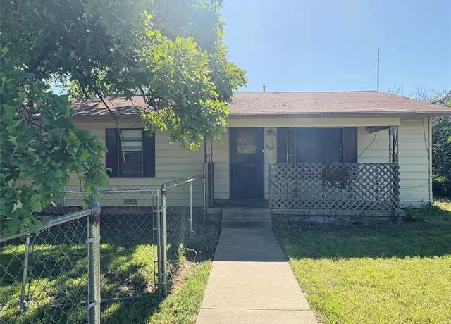 Property at 607 Baylor St, Nocona, TX 76255, 3 beds, 2 baths
