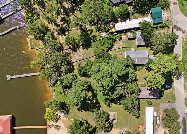 Property at 907 Beachside Dr, Chandler, TX 75758, 3 beds, 2 baths