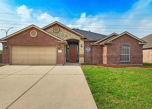 Property at 1301 Crest Glen Dr, Arlington, TX 76002, 3 beds, 2 baths