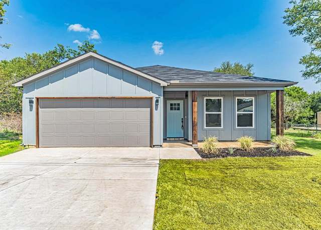Property at 2710 Terrace Ct, Granbury, TX 76048, 3 beds, 2 baths