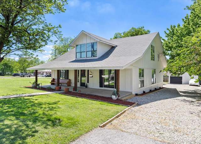 Property at 207 N Main St, Farmersville, TX 75442, 4 beds, 2.5 baths