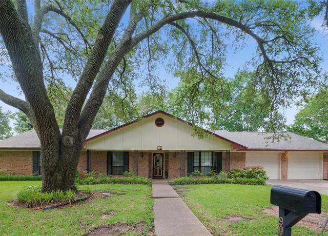 Property at 902 Humphrey, Athens, TX 75751, 3 beds, 2 baths