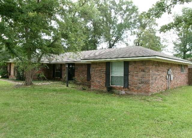 Property at 111 Park Blvd, Benton, LA 71006, 4 beds, 2 baths