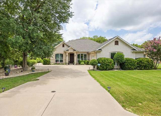 Property at 1809 Rockview Dr, Granbury, TX 76049, 4 beds, 2.5 baths