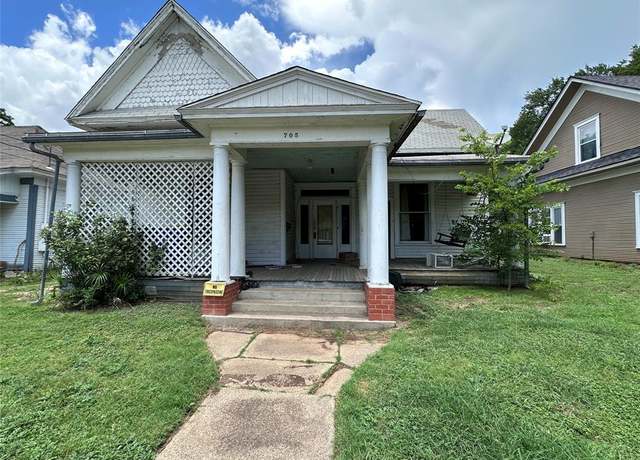 Property at 705 E Elm St, Hillsboro, TX 76645, 2 beds, 2 baths