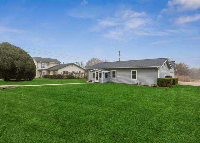 Property at 3600 Linda Way, Granbury, TX 76049, 2 beds, 2 baths