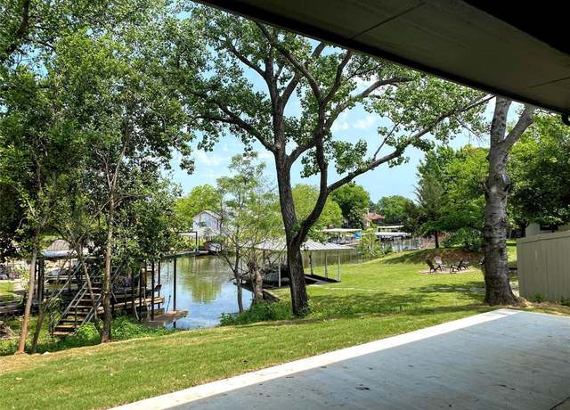 Property at 4007 Sioux Ct, Granbury, TX 76048, 3 beds, 3 baths