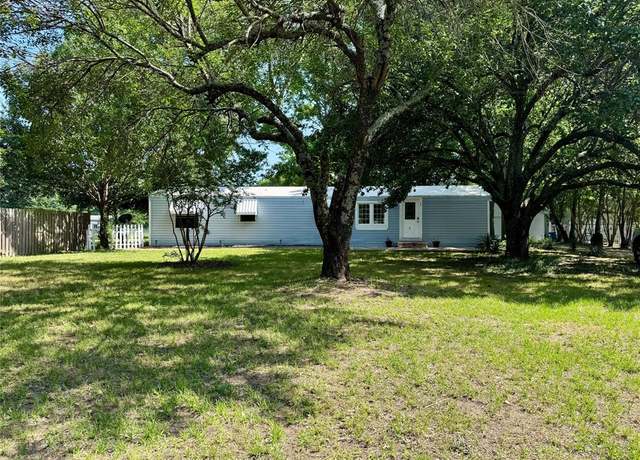 Property at 105 Mesa Dr, Mabank, TX 75156, 2 beds, 1.5 baths