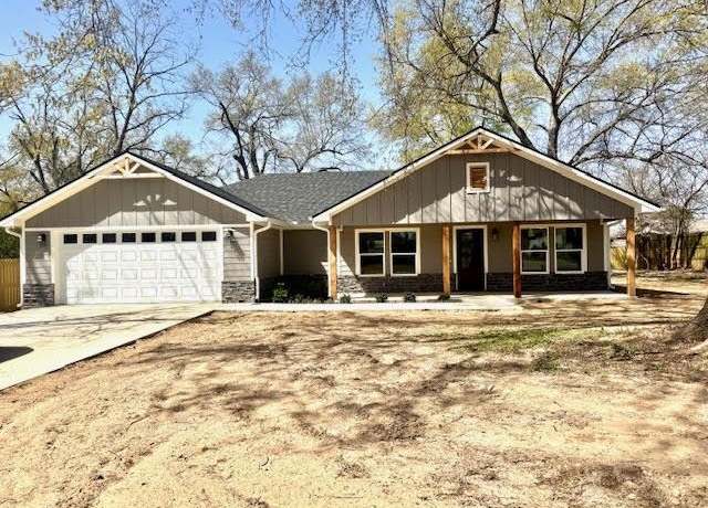 Property at 641 N Weldon St, Frankston, TX 75763, 3 beds, 2 baths