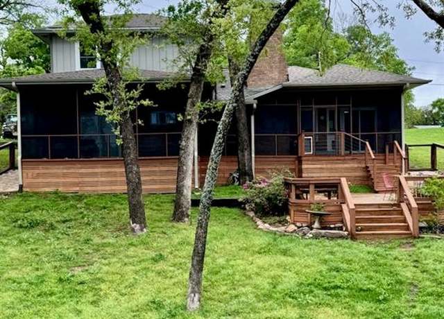 Property at 316 Oak Ln, Tool, TX 75143, 2 beds, 2.5 baths