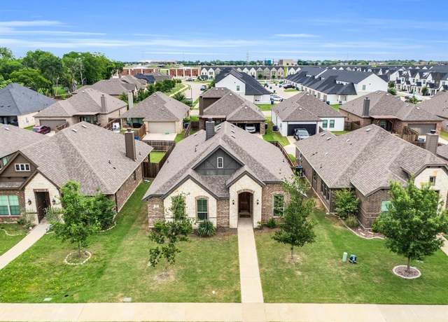 Property at 80 River Oaks Blvd, Waxahachie, TX 75165, 3 beds, 2 baths