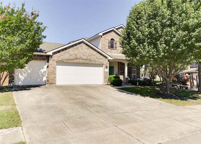 Property at 115 Roundup Rd, Waxahachie, TX 75165, 4 beds, 2.5 baths