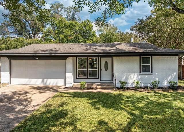 Property at 1504 Nichols St, Ennis, TX 75119, 3 beds, 2 baths
