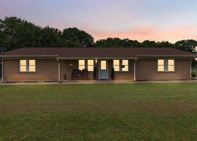 Property at 108 Oak Hill Loop, Whitney, TX 76692, 4 beds, 2 baths