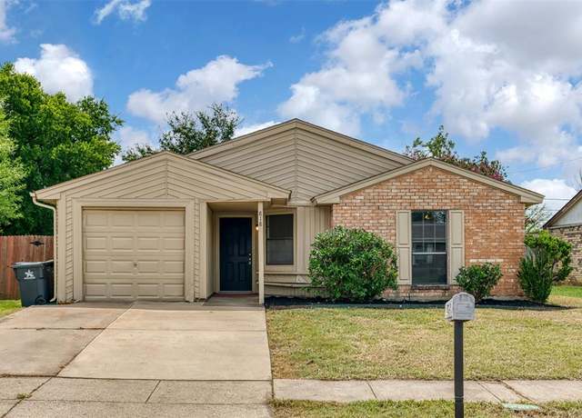Property at 818 Edgemont Dr, Arlington, TX 76017, 3 beds, 1 bath